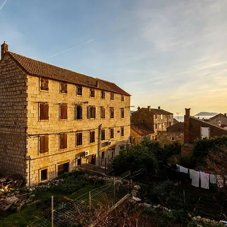 Apartman Zeljka * Komiza